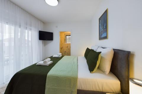 Istra,Krnica-kuća s bazenom i velikom okućnicom-najam