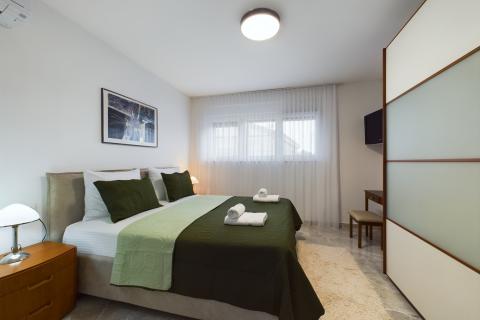 Istra,Krnica-kuća s bazenom i velikom okućnicom-najam