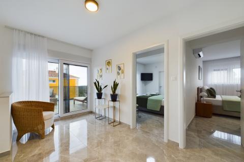 Istra,Krnica-kuća s bazenom i velikom okućnicom-najam