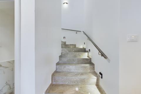 Istra,Krnica-kuća s bazenom i velikom okućnicom-najam