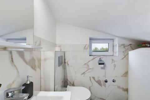 Istra,Krnica-kuća s bazenom i velikom okućnicom-najam