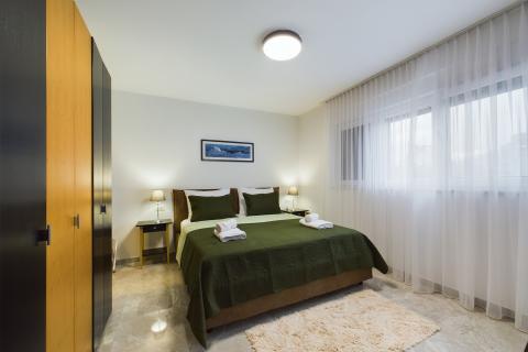 Istra,Krnica-kuća s bazenom i velikom okućnicom-najam