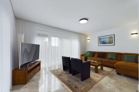 Istra,Krnica-kuća s bazenom i velikom okućnicom-najam