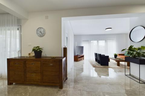 Istra,Krnica-kuća s bazenom i velikom okućnicom-najam