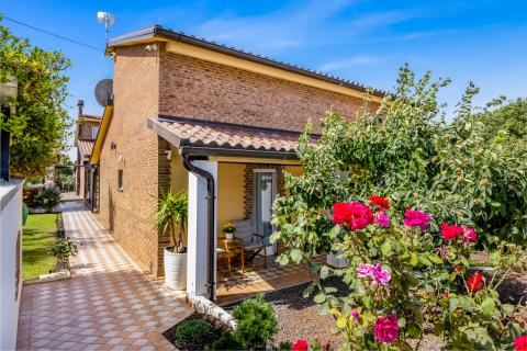 Istra, Pomer - kuća sa 5 apartmana