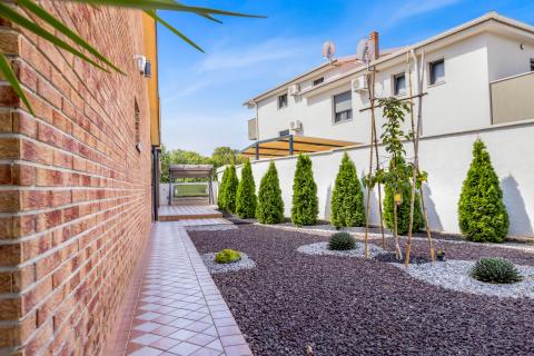 Istra, Pomer - kuća sa 5 apartmana