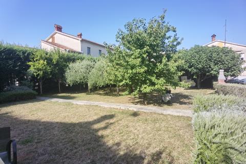 Pula, kuća sa 3 stambene jedinice i dozvolom za 4.jedinicu