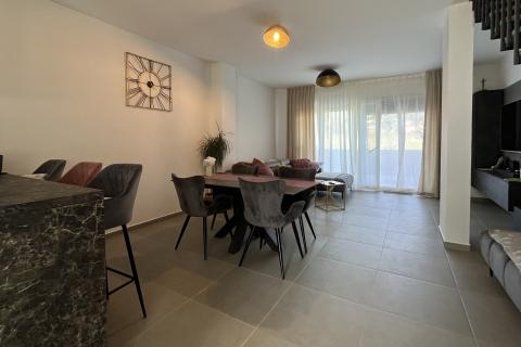 Istra, Novigrad - kuća u nizu s četiri spavaće sobe i pogledom na more