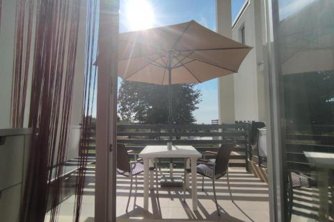 Poreč, okolica, kuća sa pet stambenih jedinica i pogledom na more