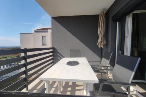 Poreč, okolica, kuća sa pet stambenih jedinica i pogledom na more