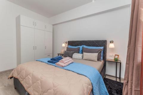 Poreč, okolica, kuća sa pet stambenih jedinica i pogledom na more