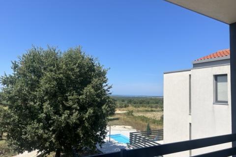 Poreč, okolica, kuća sa pet stambenih jedinica i pogledom na more