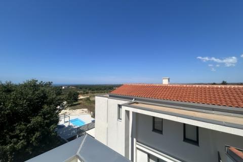 Poreč, okolica, kuća sa pet stambenih jedinica i pogledom na more