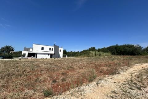 Kaštelir, lijepo građevinsko zemljište za gradnju vile sa bazenom ili dvojnice