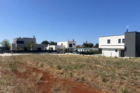 Kaštelir, lijepo građevinsko zemljište za gradnju vile sa bazenom ili dvojnice