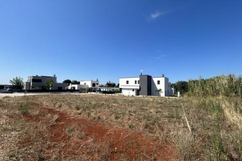 Kaštelir, lijepo građevinsko zemljište za gradnju vile sa bazenom ili dvojnice