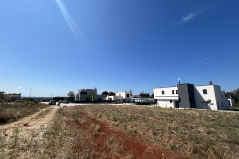 Kaštelir, lijepo građevinsko zemljište za gradnju vile sa bazenom ili dvojnice