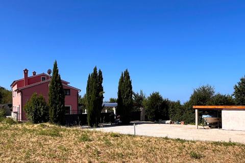 Istria, Visignano, casa con piscina + terreno edificabile