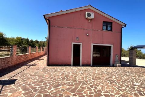 Istria, Visignano, casa con piscina + terreno edificabile