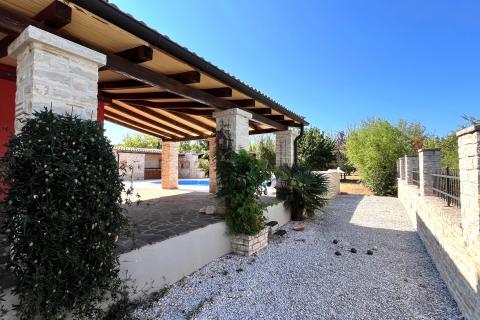 Istria, Visignano, casa con piscina + terreno edificabile