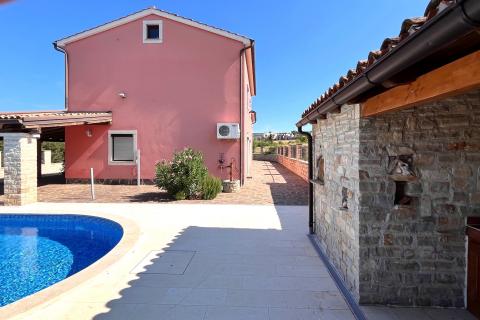 Istria, Visignano, casa con piscina + terreno edificabile