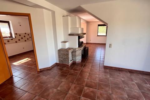 Istria, Visignano, casa con piscina + terreno edificabile