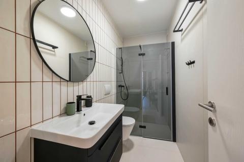 Rovigno – appartamento nuovo nel centro storico, piano terra con cortile.