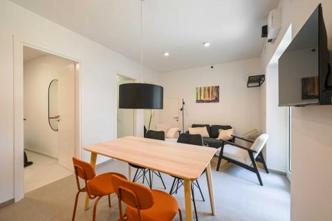 Rovigno – appartamento nuovo nel centro storico, piano terra con cortile.