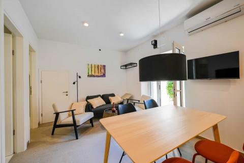 Rovigno – appartamento nuovo nel centro storico, piano terra con cortile.