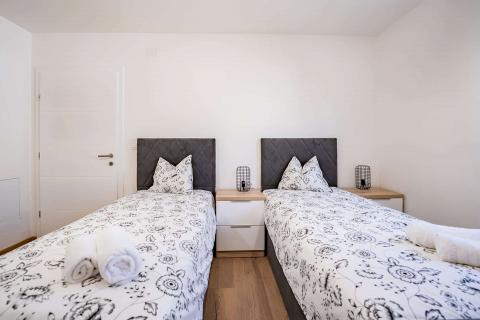 OTOK KRK,DOBRINJ moderna villa sa bazenom 