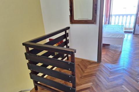 Baška - kuća u nizu 60m2, okućnica