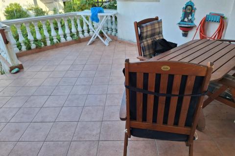 Baška - kuća u nizu 60m2, okućnica