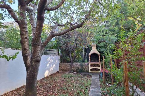 Baška - kuća u nizu 60m2, okućnica