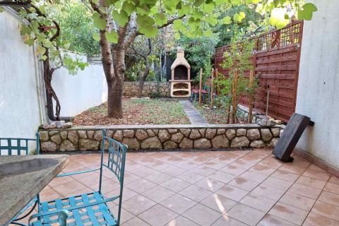 Baška - kuća u nizu 60m2, okućnica