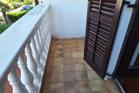 Baška - kuća u nizu 60m2, okućnica