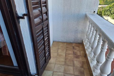 Baška - kuća u nizu 60m2, okućnica