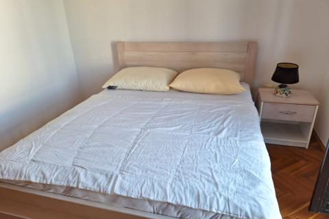 Baška - kuća u nizu 60m2, okućnica