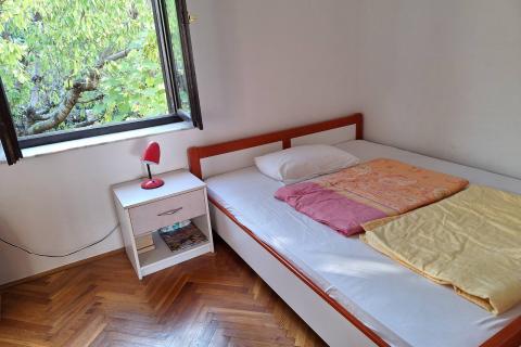 Baška - kuća u nizu 60m2, okućnica