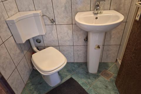 Baška - kuća u nizu 60m2, okućnica