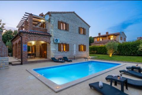 Istra, Juršići – kamnita vila z bazenom