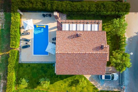 Istra, Juršići – kamnita vila z bazenom