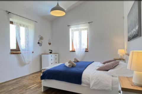 Istra, Juršići – kamnita vila z bazenom