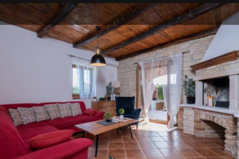 Istra, Juršići – kamnita vila z bazenom