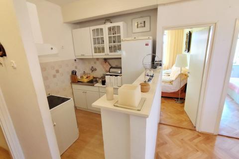 Senj,50 m2,  2S+DB, centar, u blizini mora