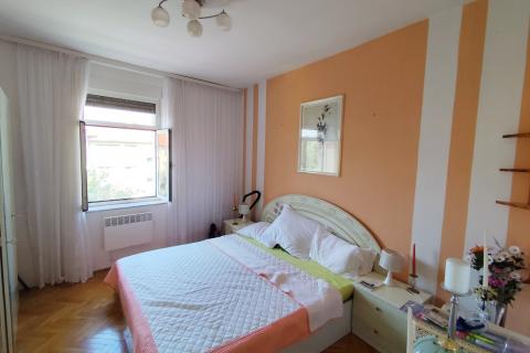 Senj,50 m2,  2S+DB, centar, u blizini mora
