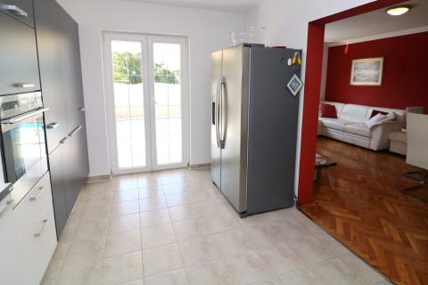 POREČ-stan s privatnim bazenom