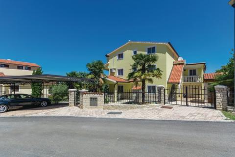 Poreč, okolica, obiteljska kuća sa pet apartmana