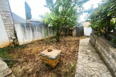 ISTRA, MARČANA - kuća s dvorištem