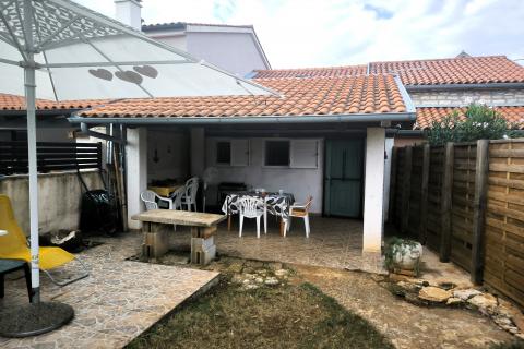 ISTRA, MARČANA - kuća s dvorištem