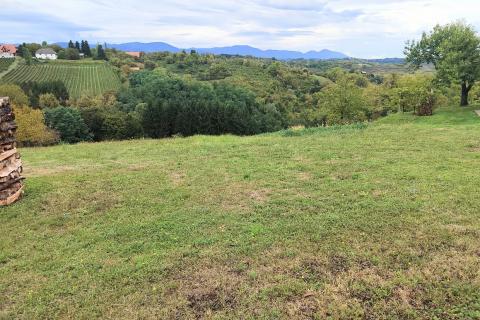 Ozalj; Vrhovac - građevinsko zemljište 3600 m2 blizina Kupe